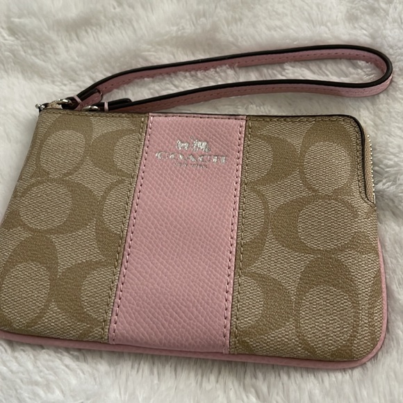 COACH corner zip light pink signature wristlet - Picture 2 of 5